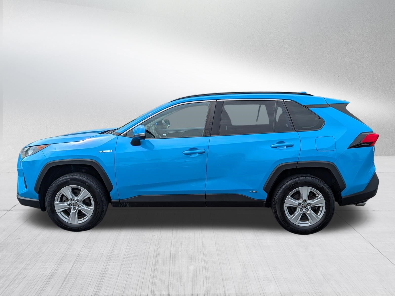 Used 2021 Toyota RAV4 LE AWD/4WD image 4