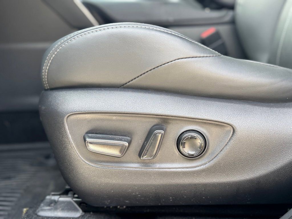 Used 2024 Toyota Venza Limited image 9