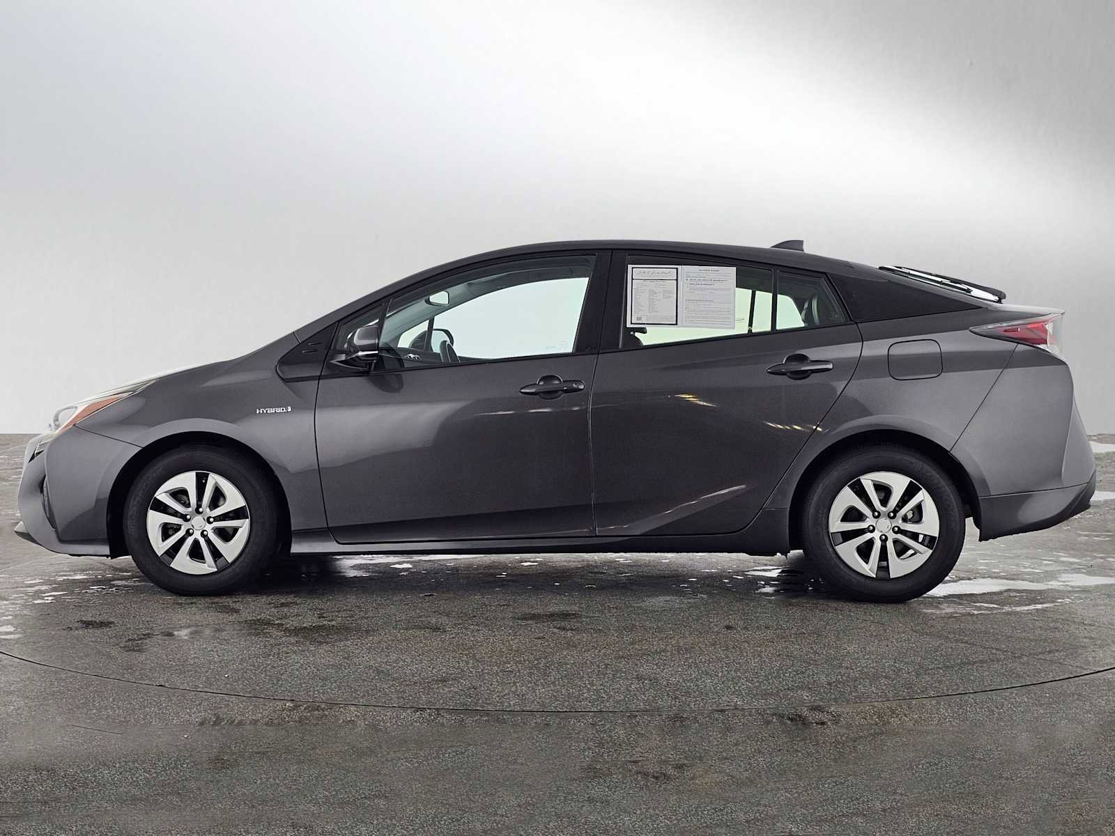 Used 2017 Toyota Prius Four image 6