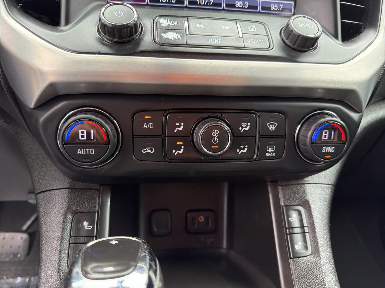 Used 2017 GMC Acadia SLT image 34