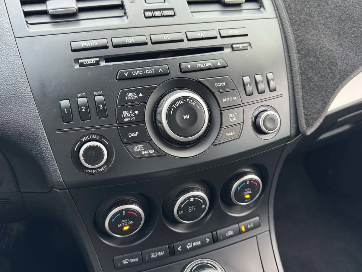 Used 2013 MAZDA MAZDA3 i Touring image 27