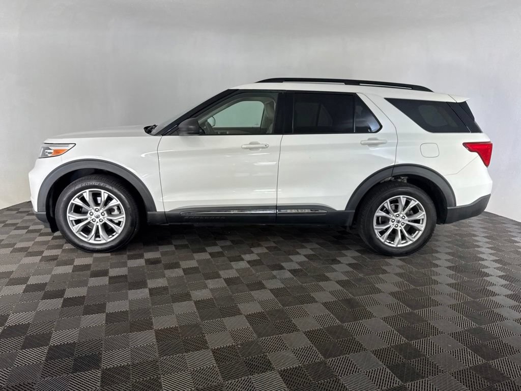 Used 2020 Ford Explorer XLT w/ Equipment Group 202A AWD/4WD image 9