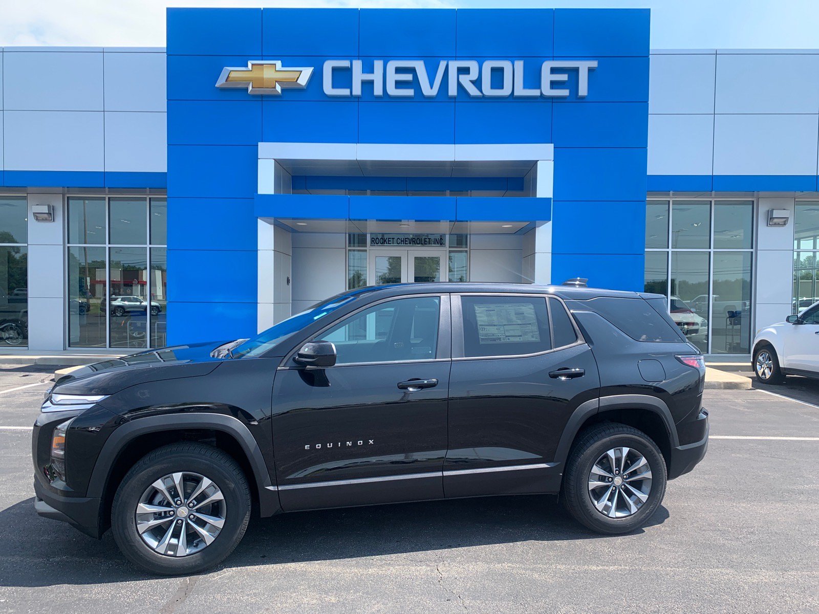 New 2027 Chevrolet Equinox LT FWD image 1