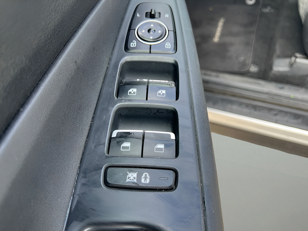 Used 2019 Hyundai Santa Fe SEL AWD/4WD image 18