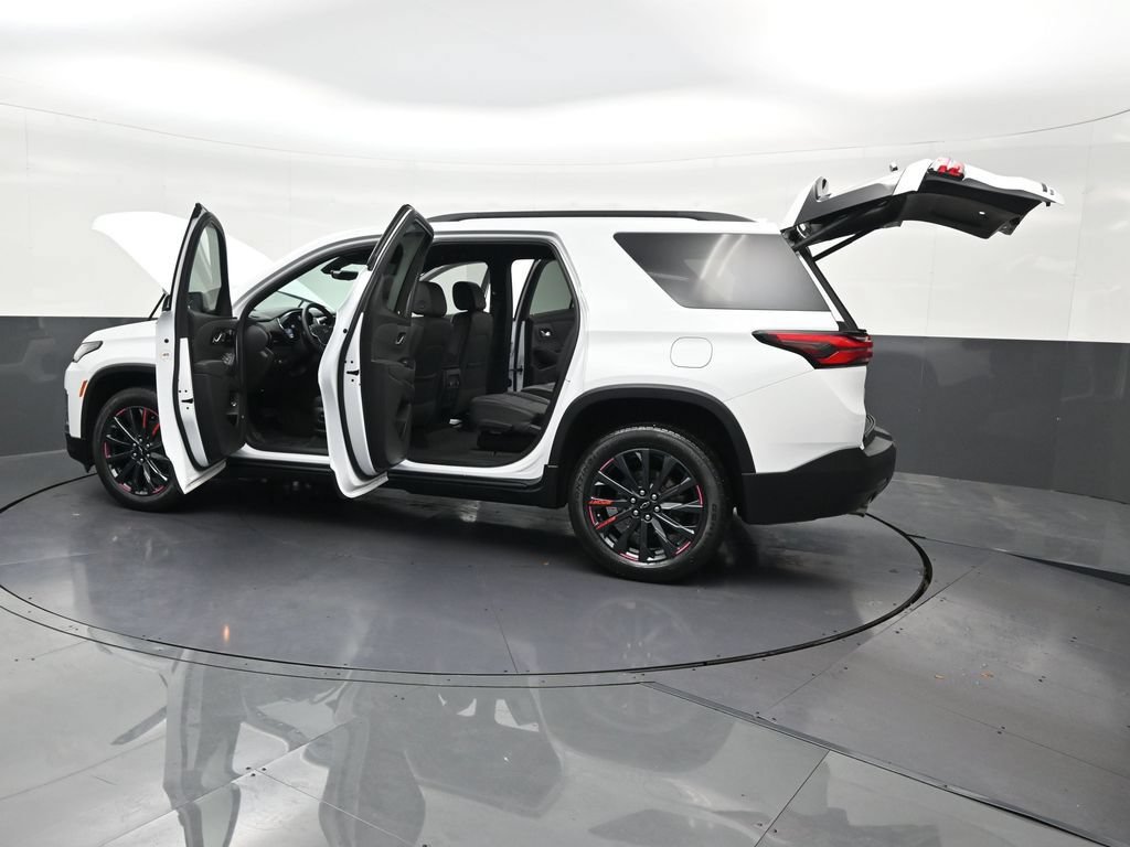 Used 2024 Chevrolet Traverse RS FWD image 39