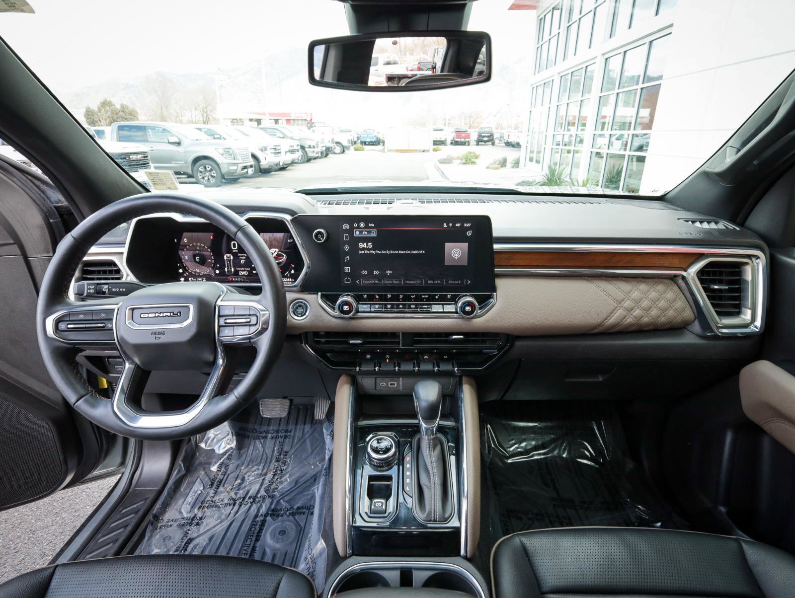 Used 2023 GMC Canyon Denali image 19