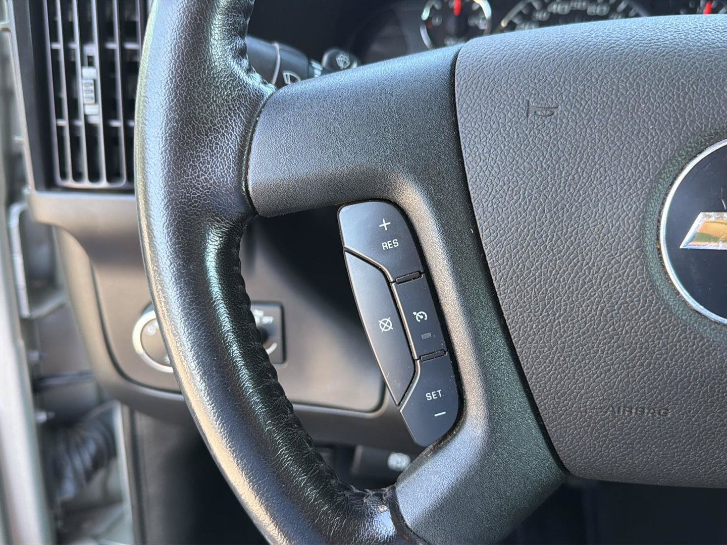 Used 2023 Chevrolet Express 3500 LS w/ Chrome Appearance Package RWD image 18