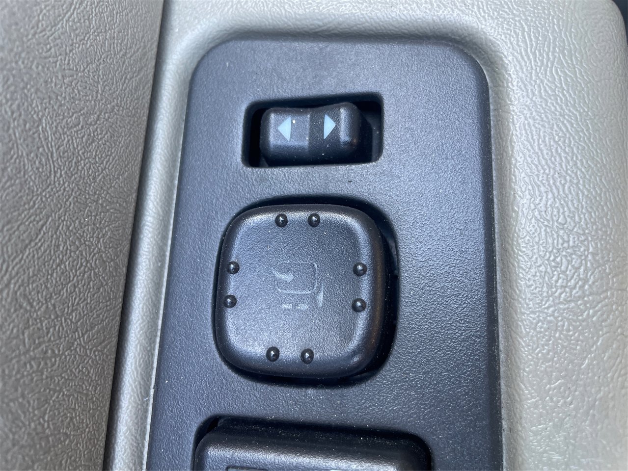 Used 2003 HUMMER H2 w/ Preferred Equipment Group image 59