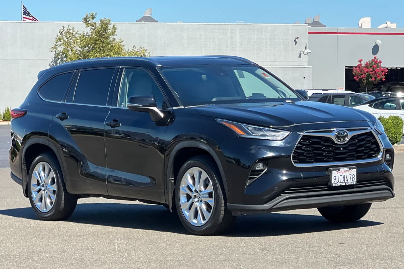 Used 2023 Toyota Highlander Limited AWD/4WD image 5