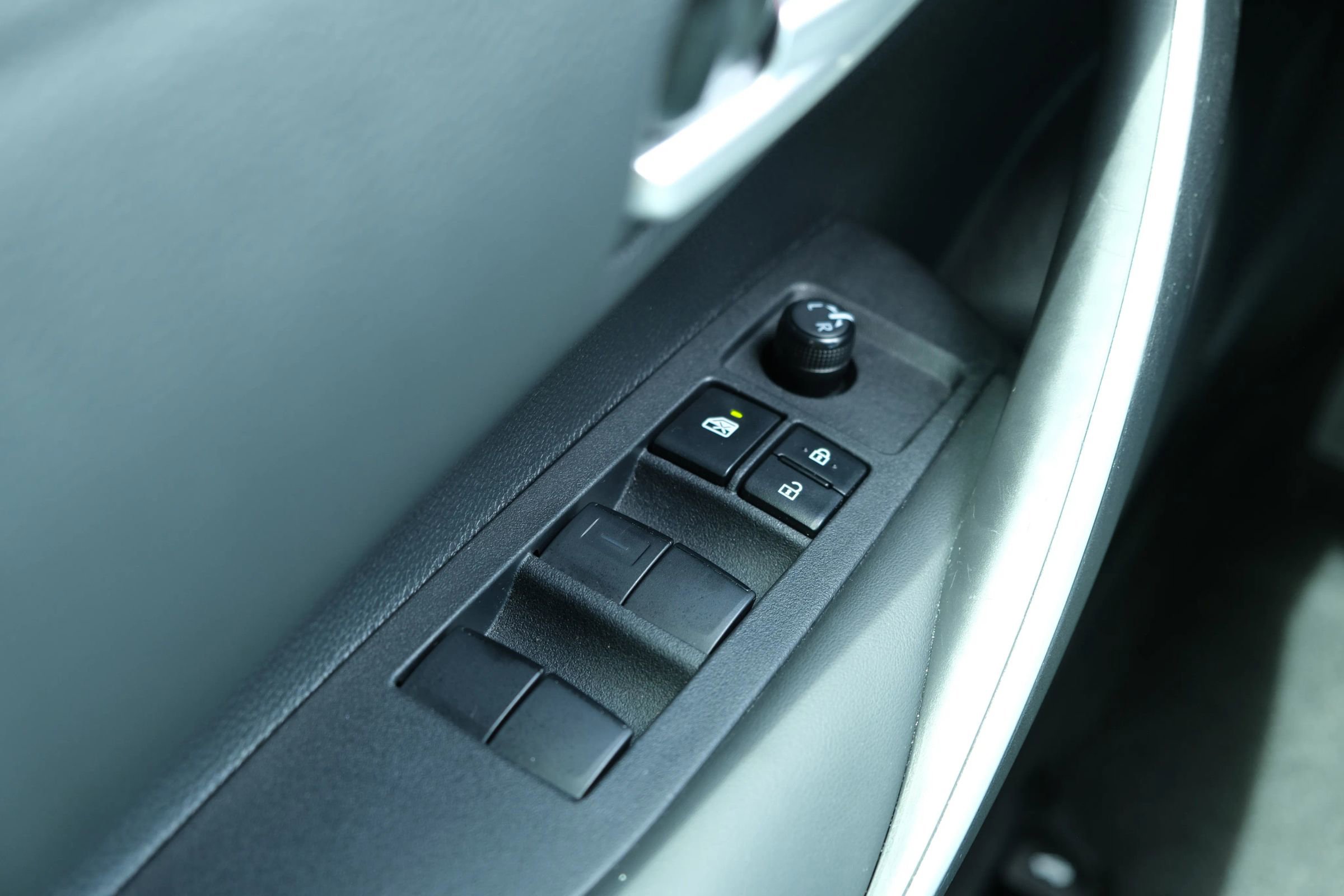 Used 2025 Toyota Corolla SE image 32