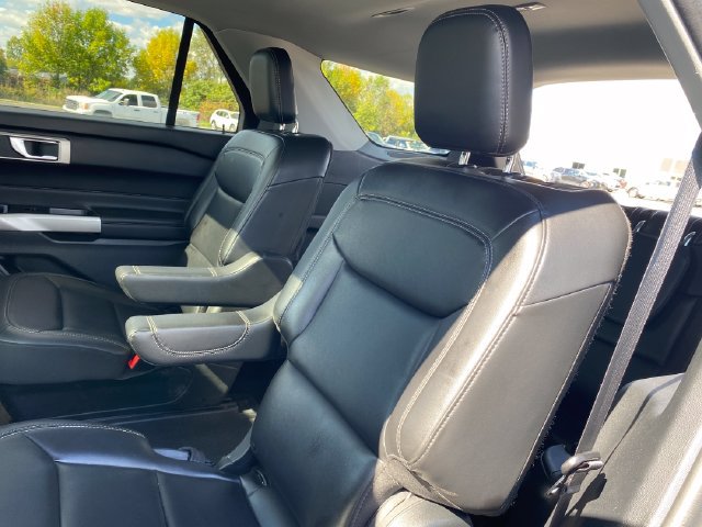 Used 2023 Ford Explorer XLT AWD/4WD image 20