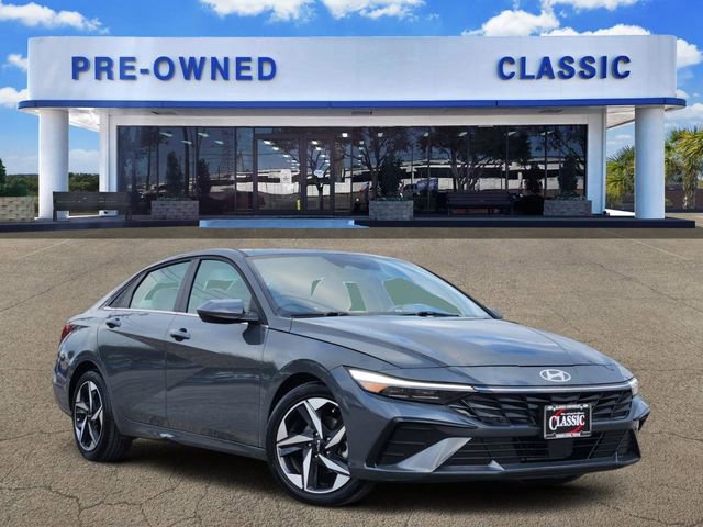 Used 2025 Hyundai Elantra SEL image 1