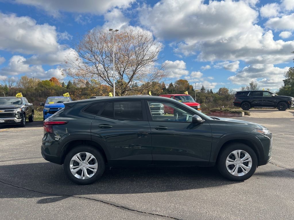 Used 2025 Chevrolet Trax LS image 3