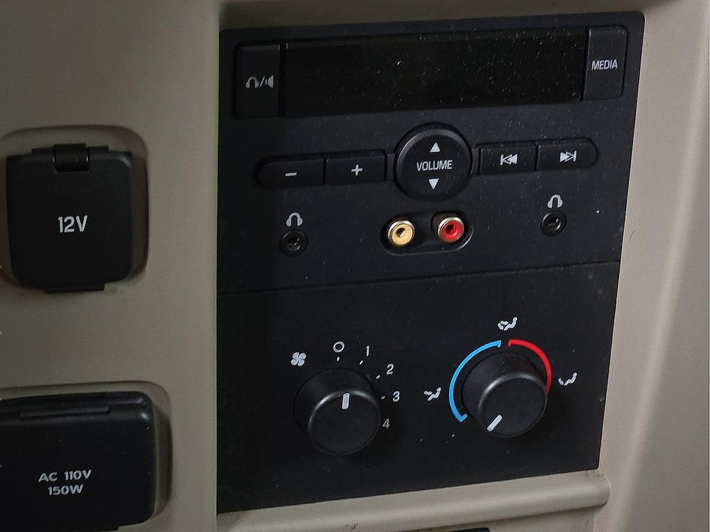 Used 2014 Ford Expedition Limited w/ Equipment Group 301A AWD/4WD image 11