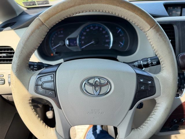 Used 2014 Toyota Sienna XLE w/ Entertainment Package AWD/4WD image 12