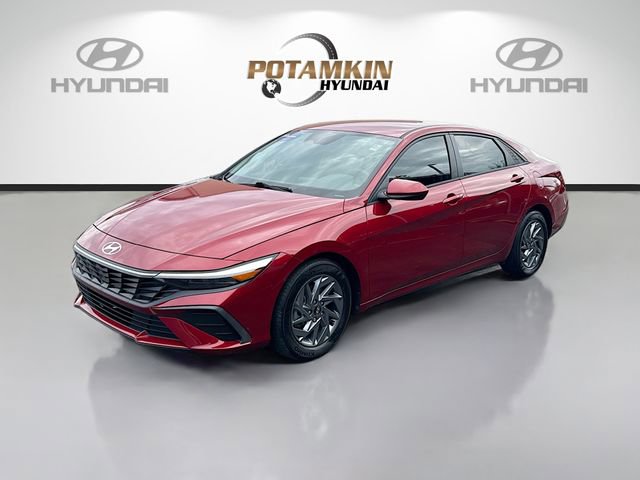 Certified 2024 Hyundai Elantra SEL FWD image 1