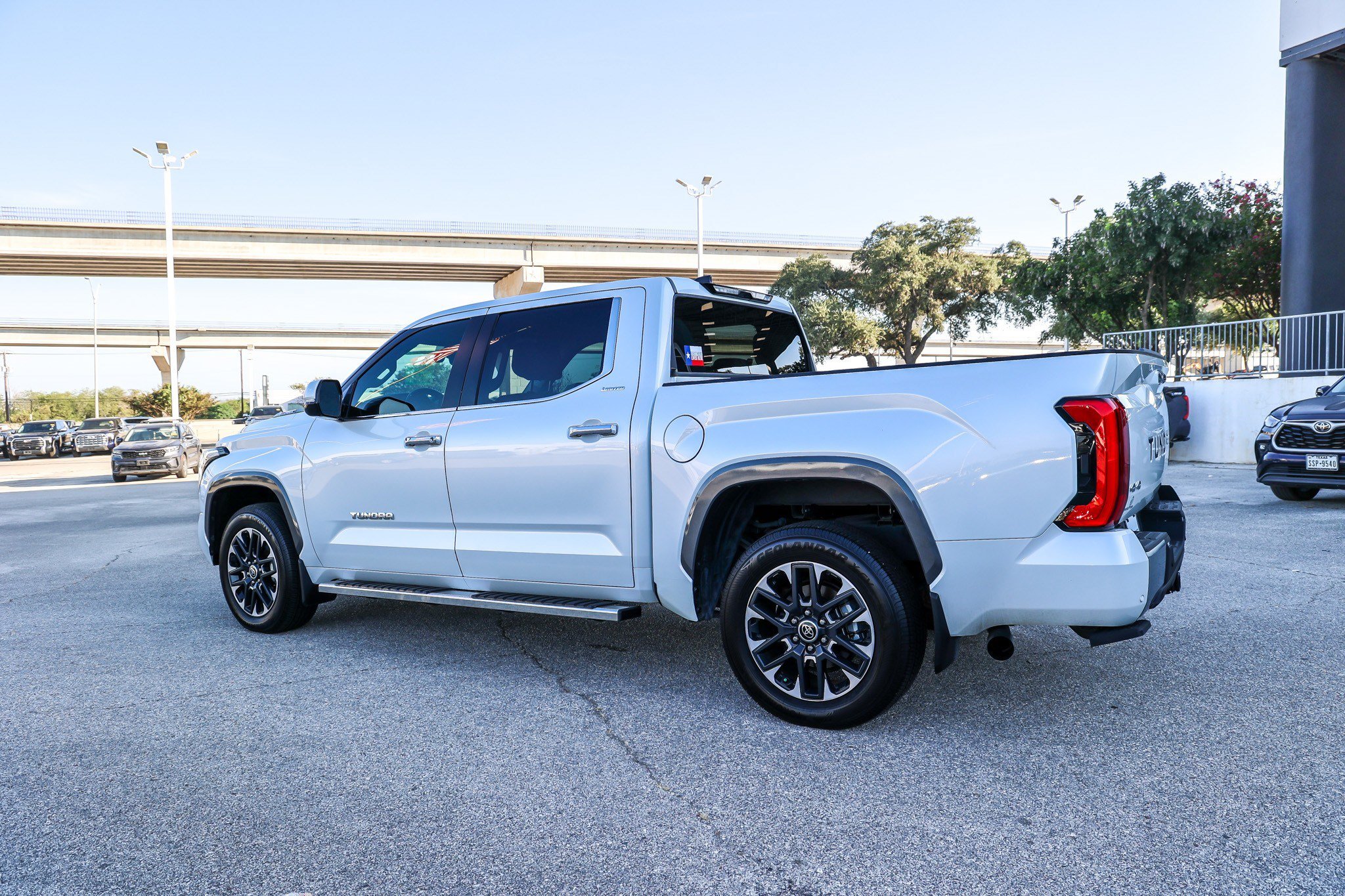 Used 2024 Toyota Tundra Limited w/ Power Package AWD/4WD image 10