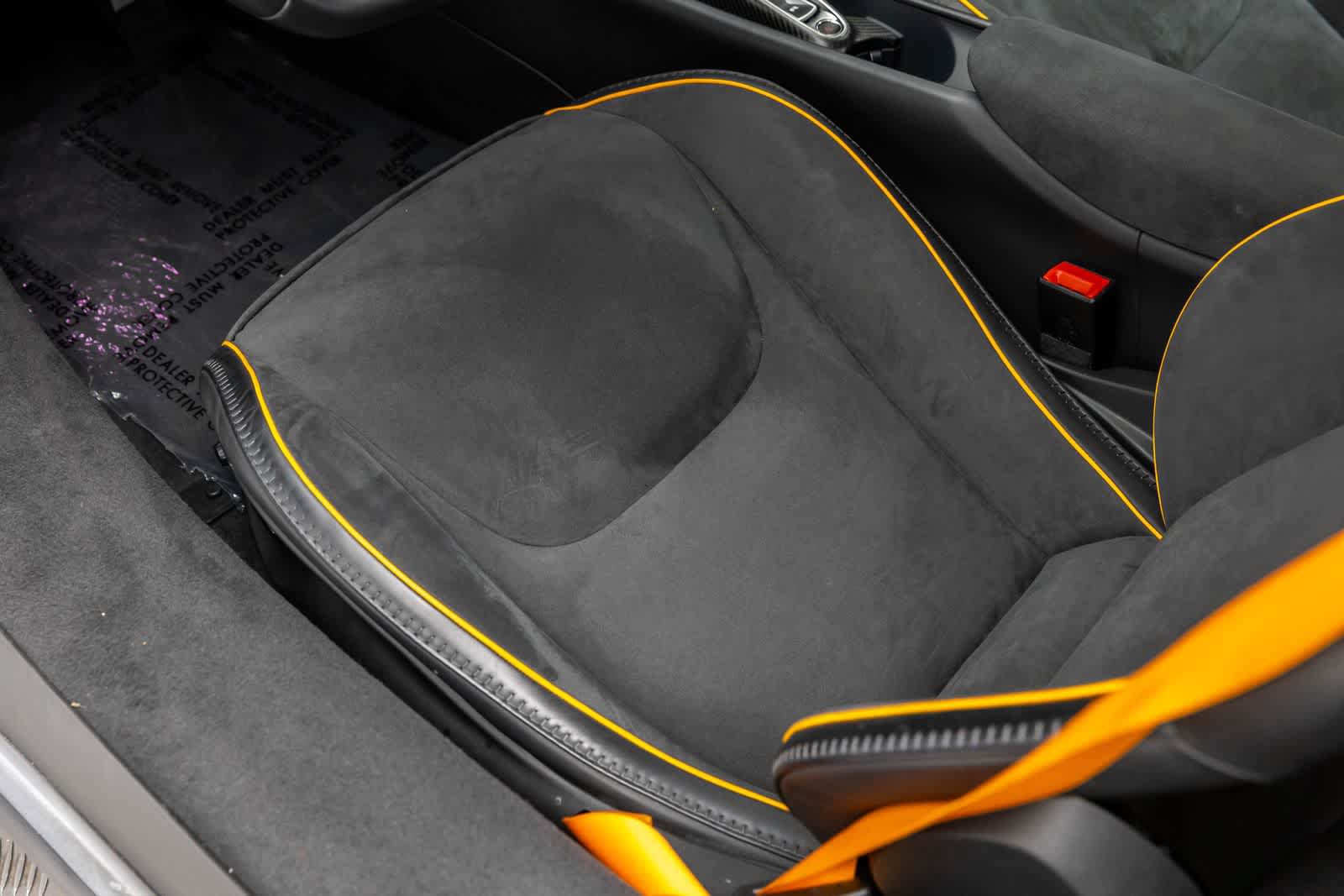Used 2023 McLaren Artura RWD image 21