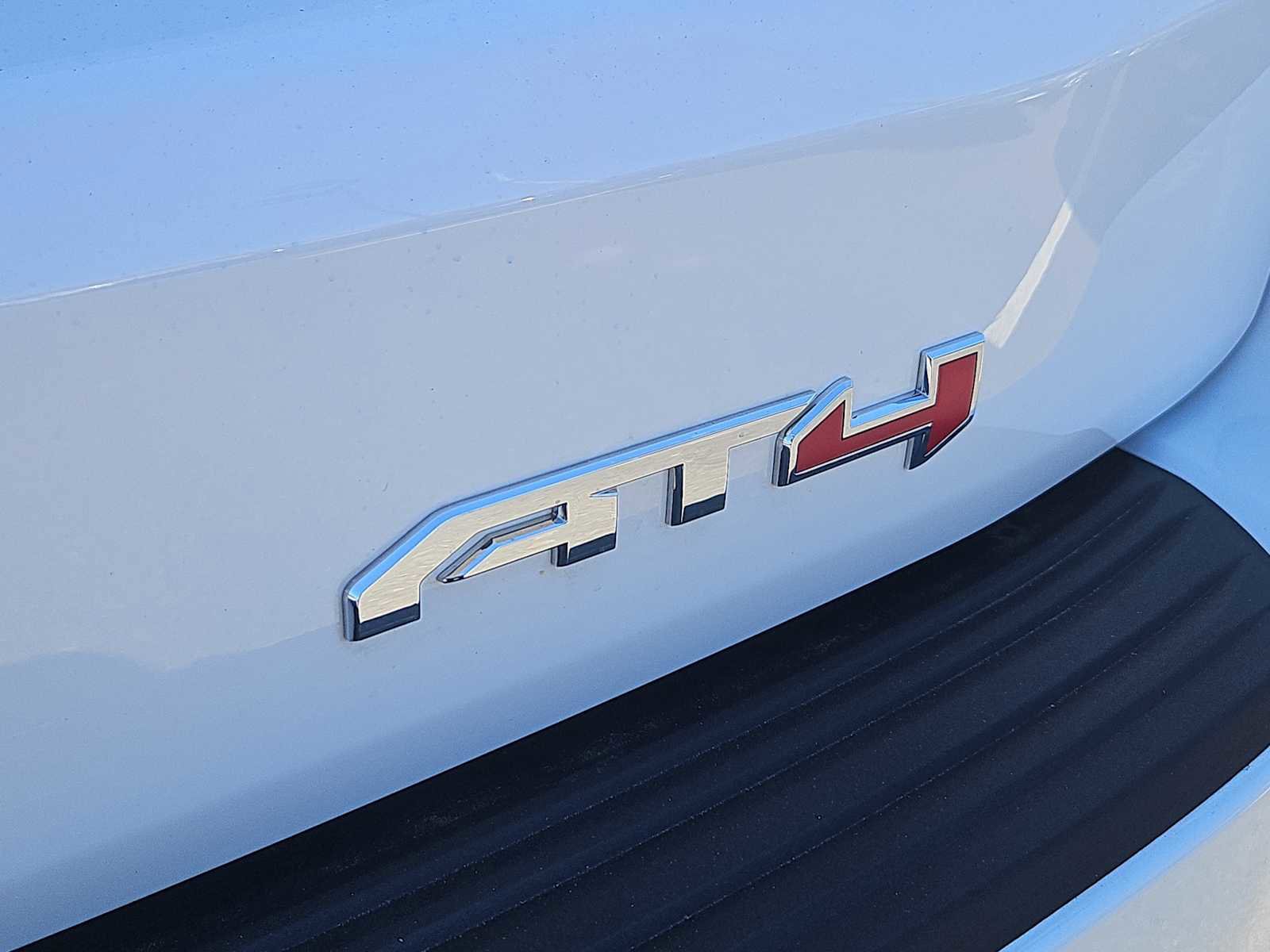 Used 2025 GMC Yukon AT4 w/ AT4 Premium Package image 12