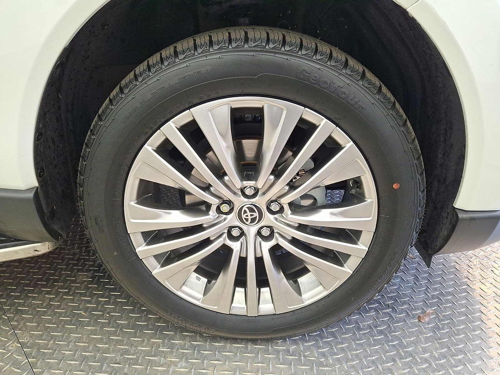 Certified 2023 Toyota Venza XLE image 27