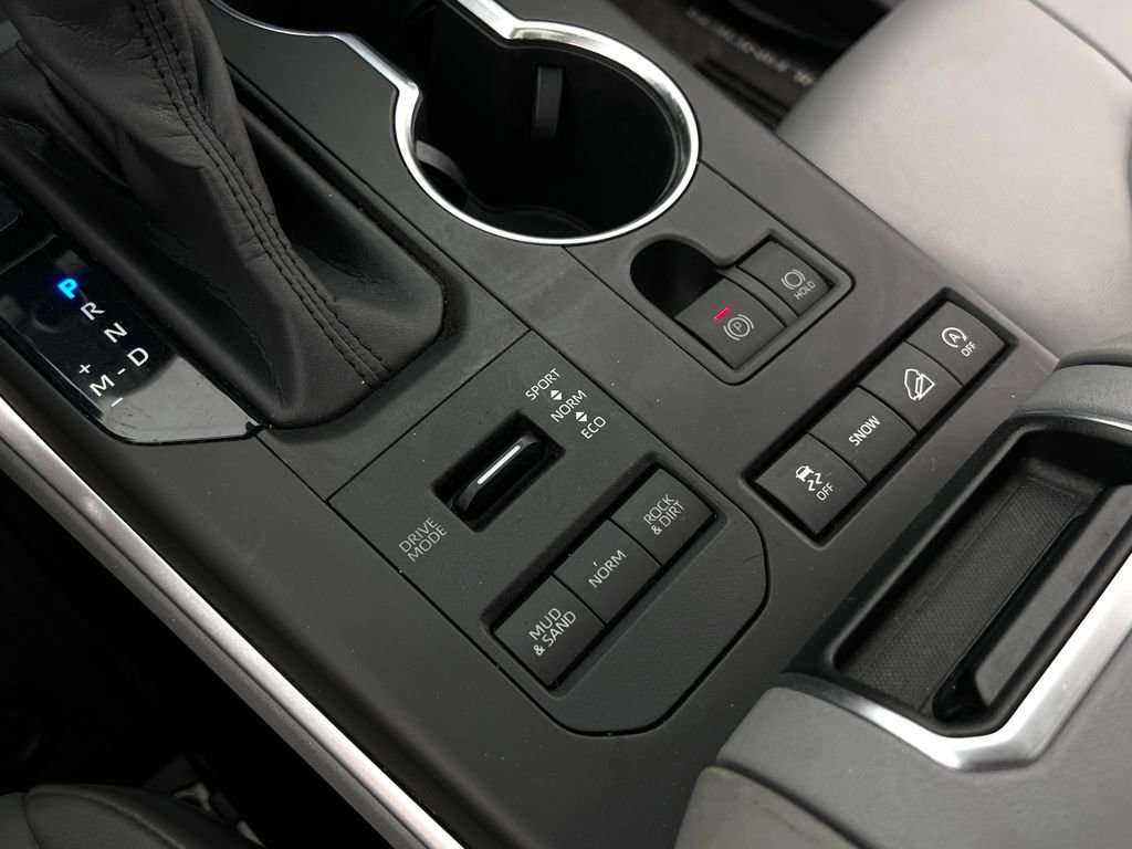 Used 2020 Toyota Highlander XLE image 21