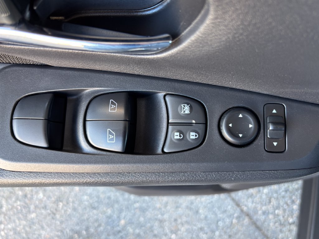 Used 2023 Nissan Kicks SV FWD image 25