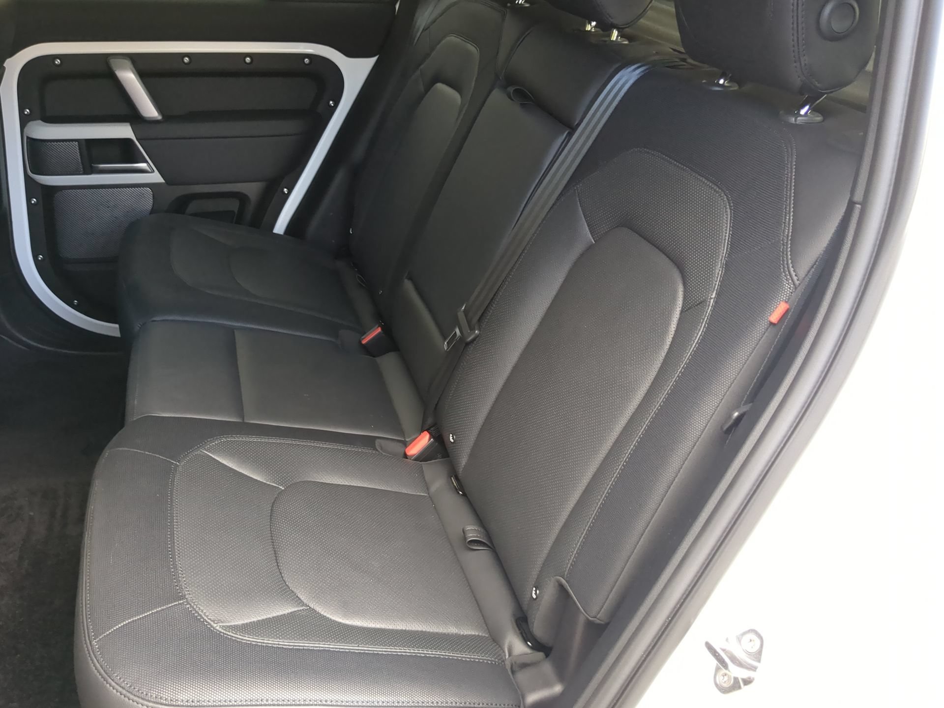 Used 2024 Land Rover Defender 110 X-Dynamic SE AWD/4WD image 54