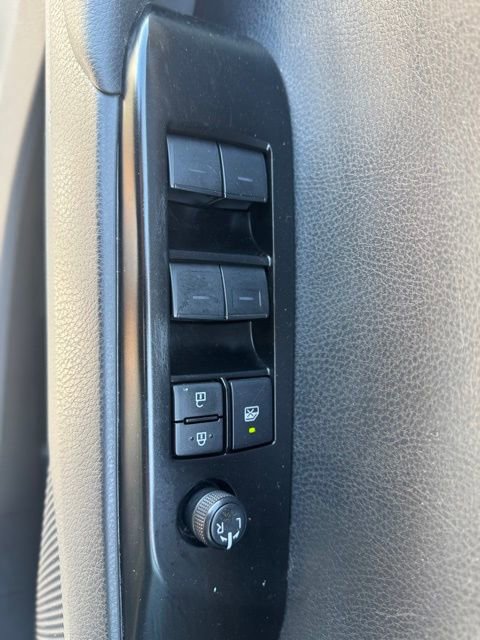 Used 2025 Toyota Camry LE w/ Convenience Package FWD image 8
