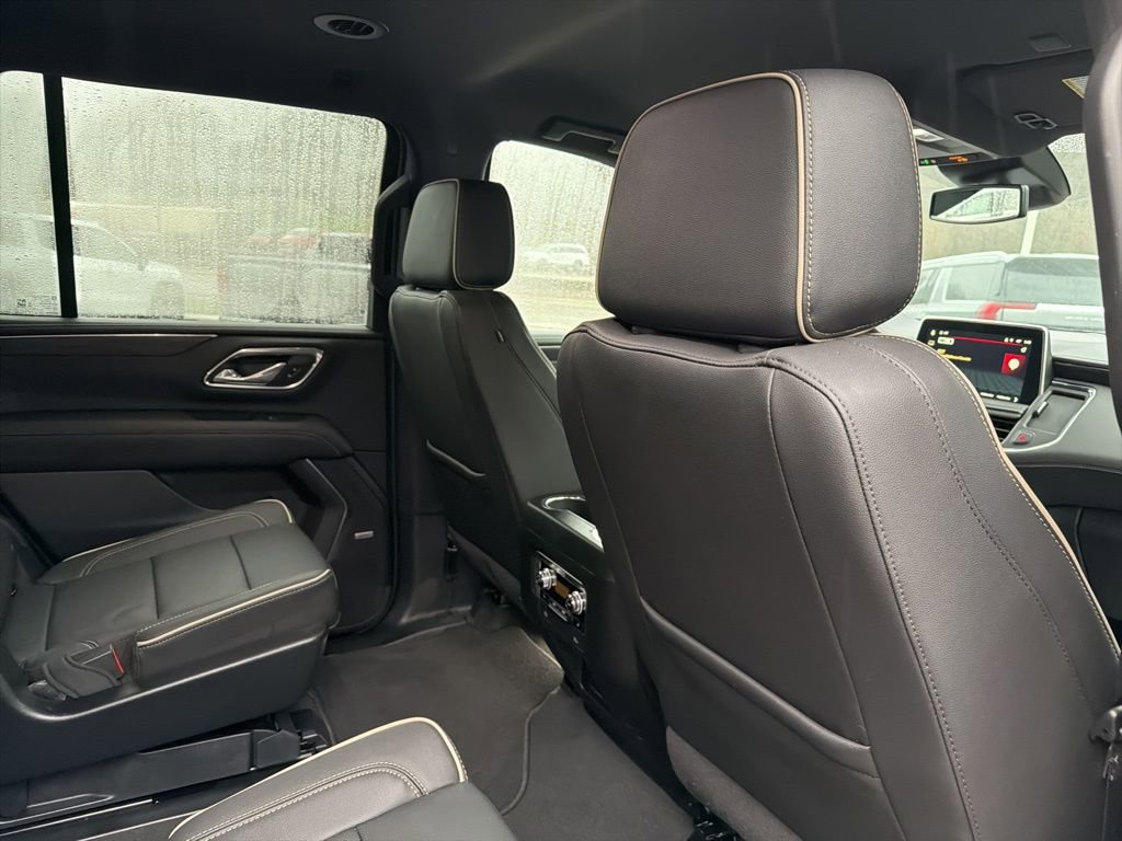 Used 2024 GMC Yukon SLT w/ SLT Luxury Package RWD image 25