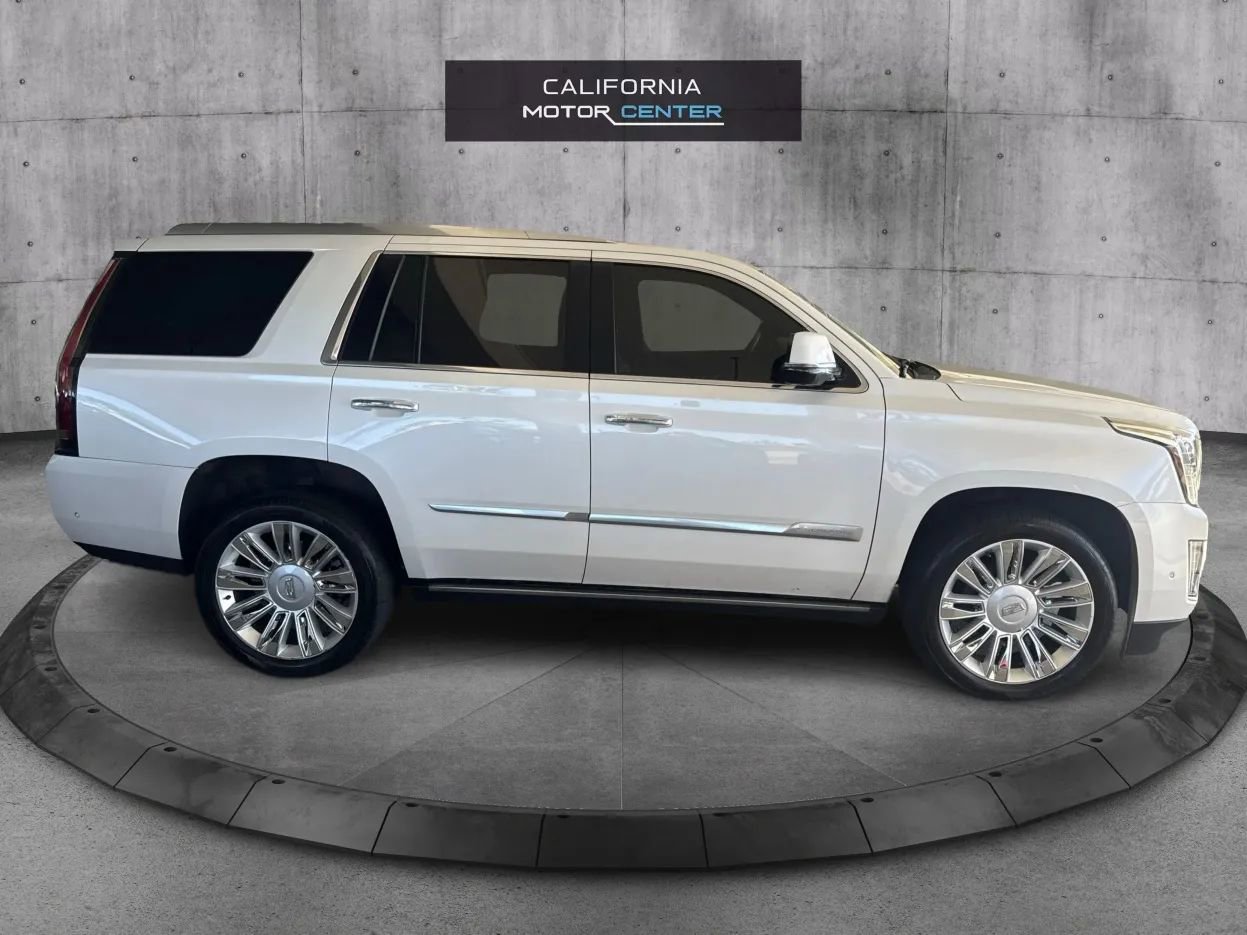 Used 2018 Cadillac Escalade Platinum AWD/4WD image 4