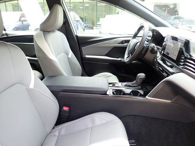Certified 2025 Toyota Camry SE w/ Convenience Package FWD image 3