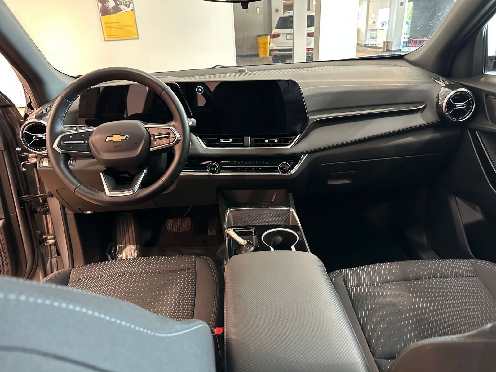 Used 2025 Chevrolet Equinox LT FWD image 33