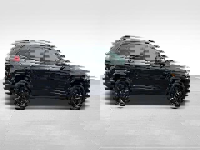 Used 2023 Jeep Cherokee Altitude Lux image 43