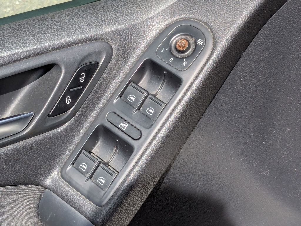 Used 2014 Volkswagen Golf 4-Door image 12