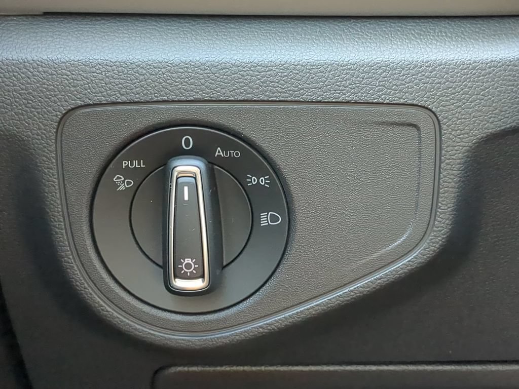Certified 2023 Volkswagen Atlas SE FWD image 28