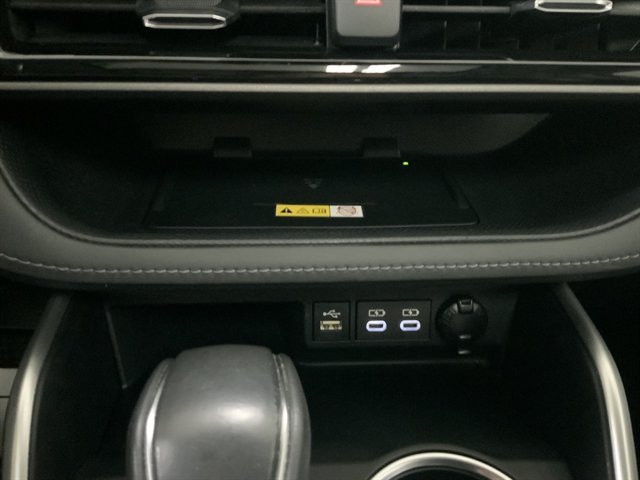 Used 2023 Toyota Highlander XLE AWD/4WD image 34