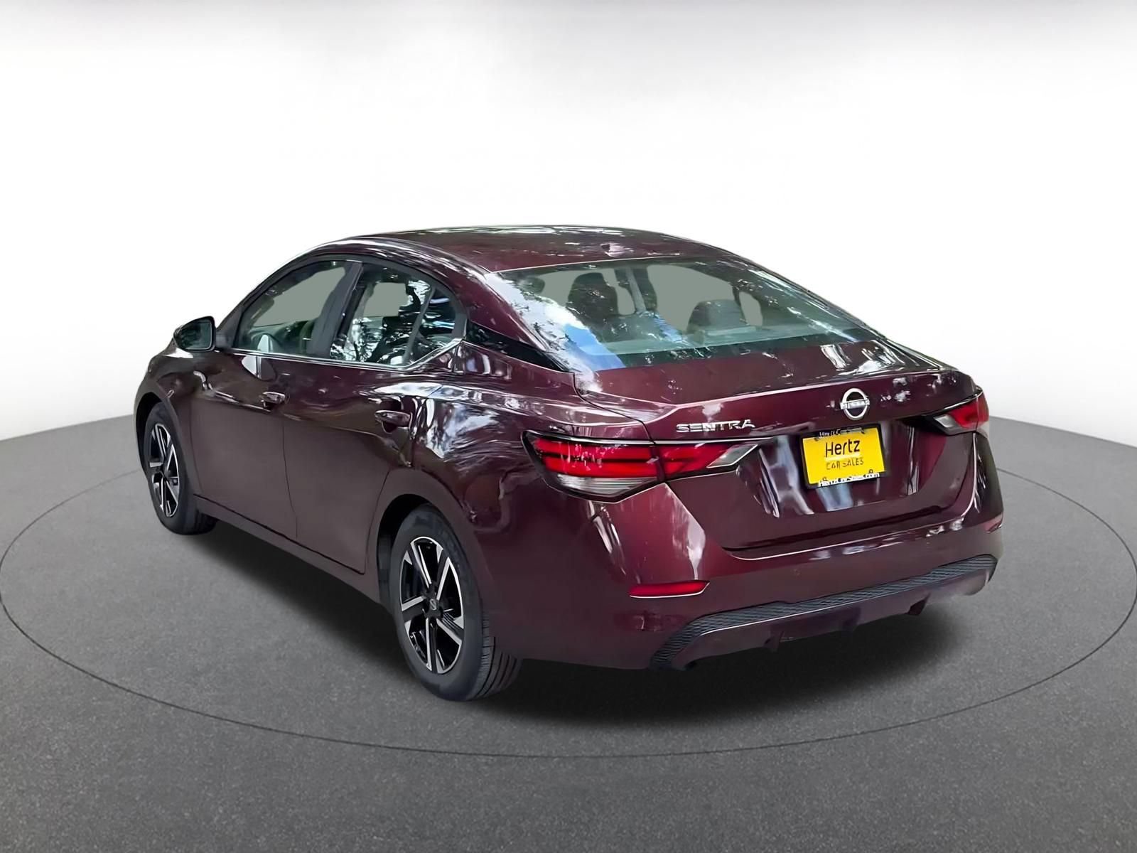 Used 2025 Nissan Sentra SV FWD image 10