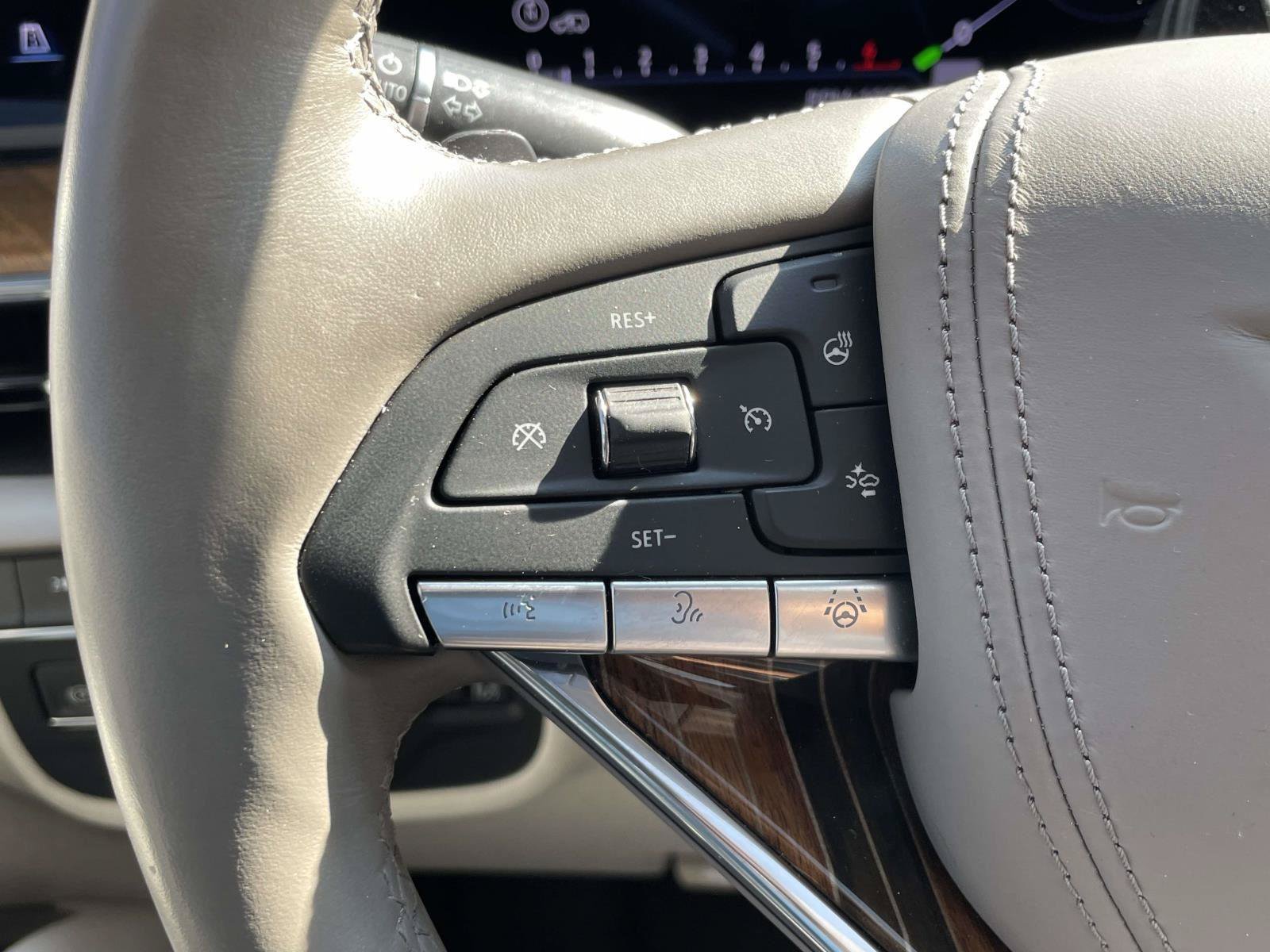 Certified 2024 Cadillac Escalade ESV Premium Luxury Platinum w/ LPO, Floor Liner Package AWD/4WD image 22