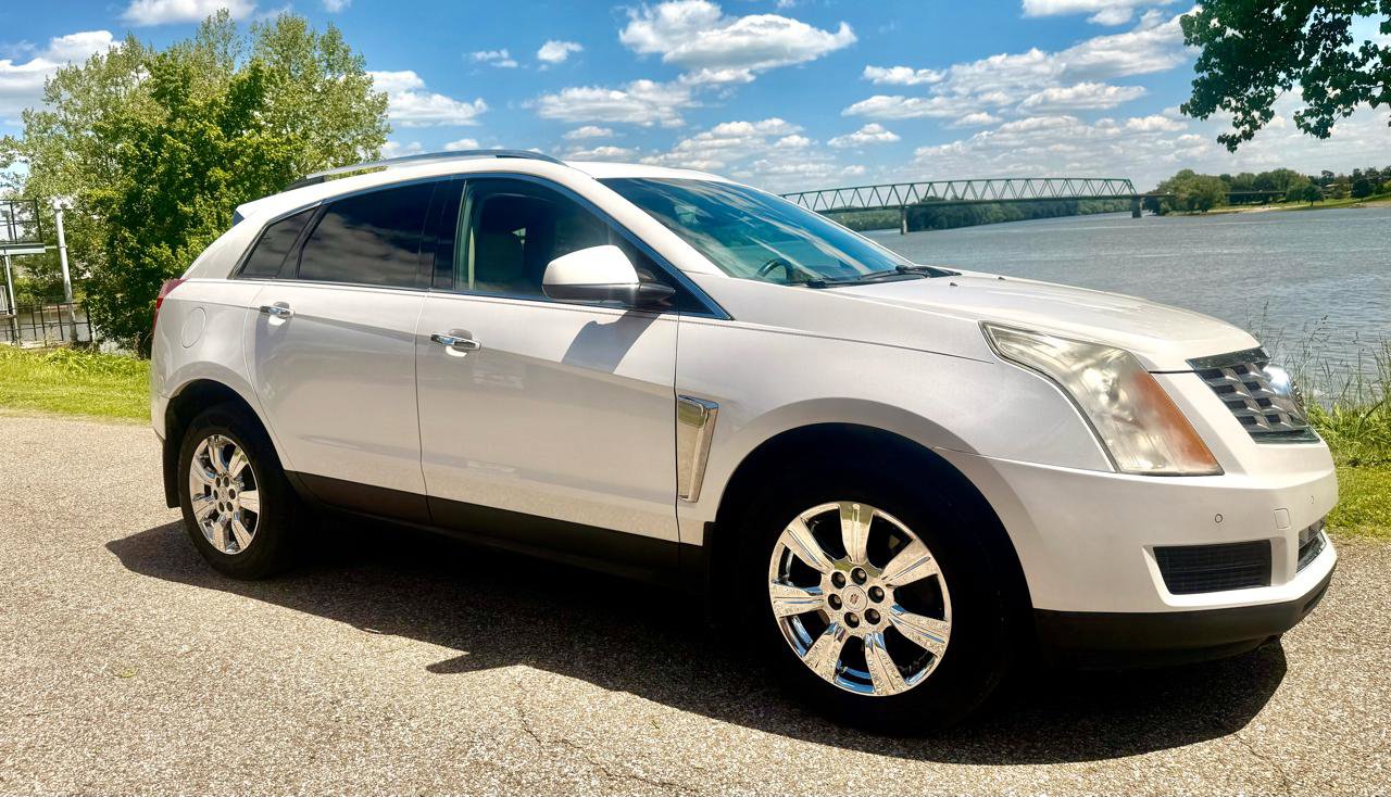 Used 2015 Cadillac SRX Luxury w/ Driver Awareness Package AWD/4WD image 2