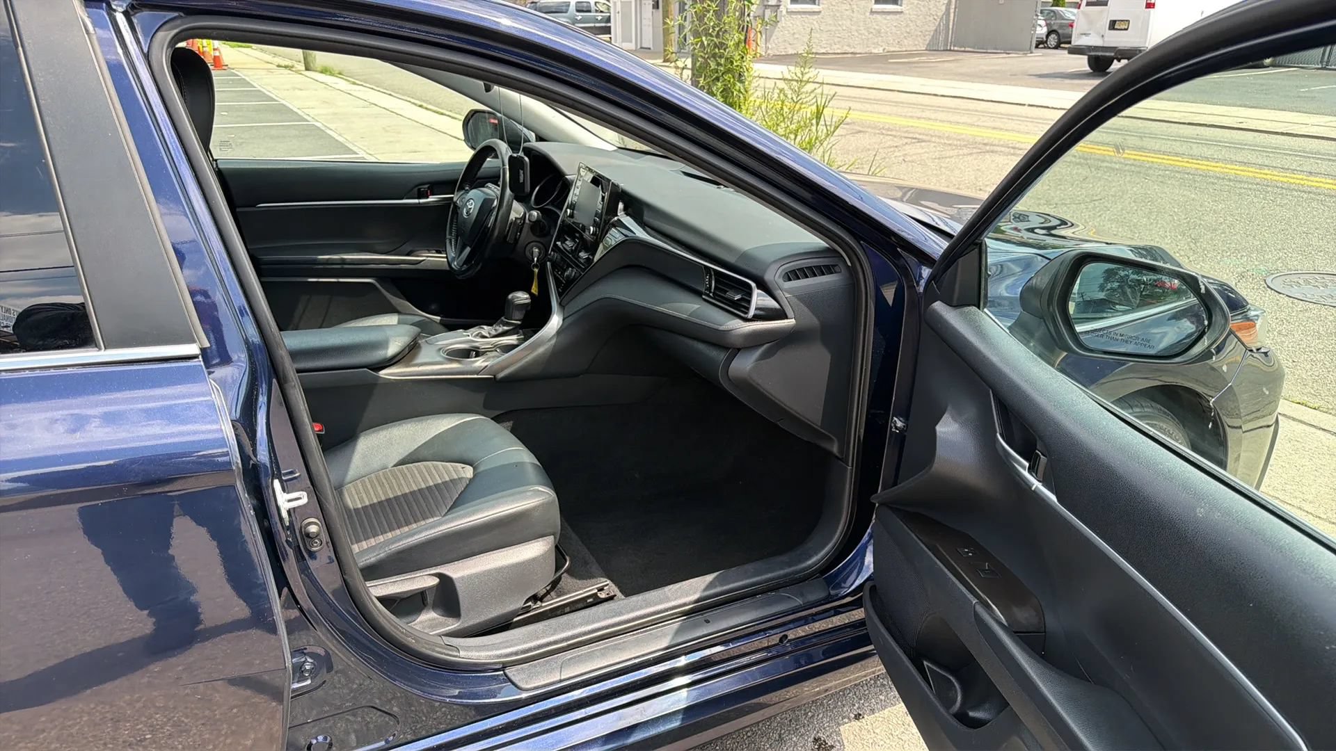 Used 2021 Toyota Camry SE FWD image 25