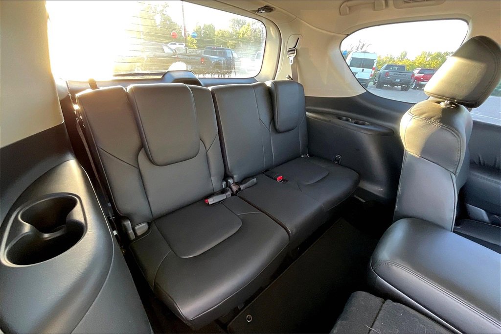 Used 2024 Nissan Armada SL w/ Captain's Chairs Package image 28