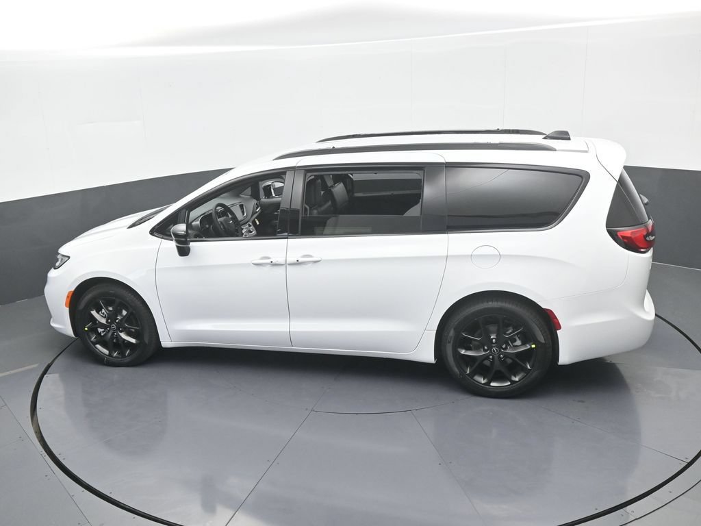 New 2026 Chrysler Pacifica Select w/ S Appearance Package FWD image 47