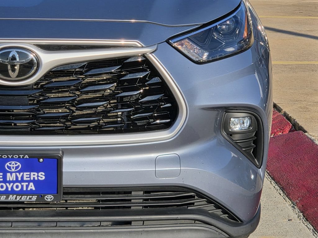 Used 2022 Toyota Highlander XLE FWD image 4