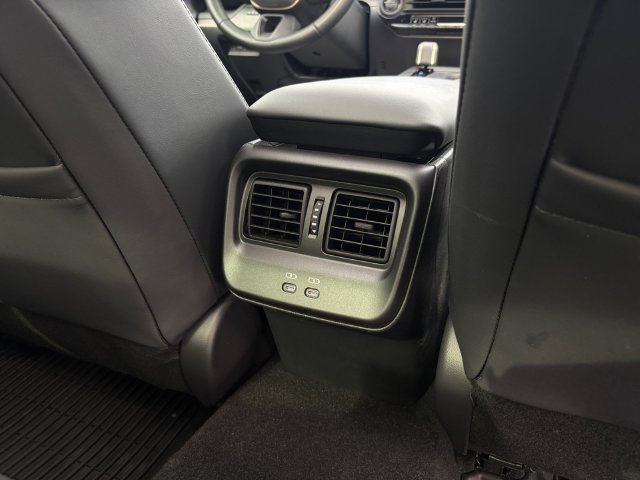 Used 2023 Toyota Crown AWD/4WD image 32