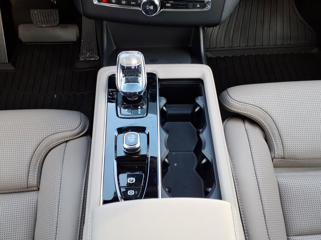 Certified 2026 Volvo XC90 B6 Ultra w/ Protection Package image 14