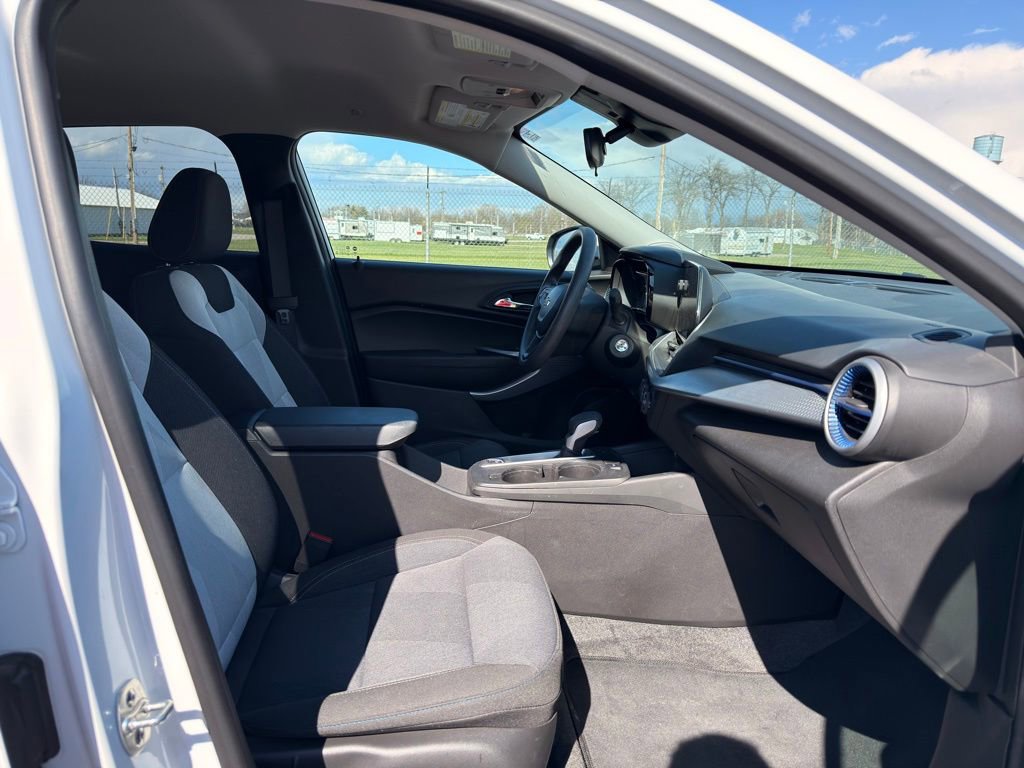 Used 2024 Chevrolet Trax LS w/ LS Convenience Package image 33