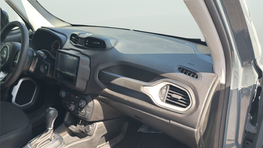 Used 2018 Jeep Renegade Latitude w/ UConnect 8.4 Nav Group FWD image 29