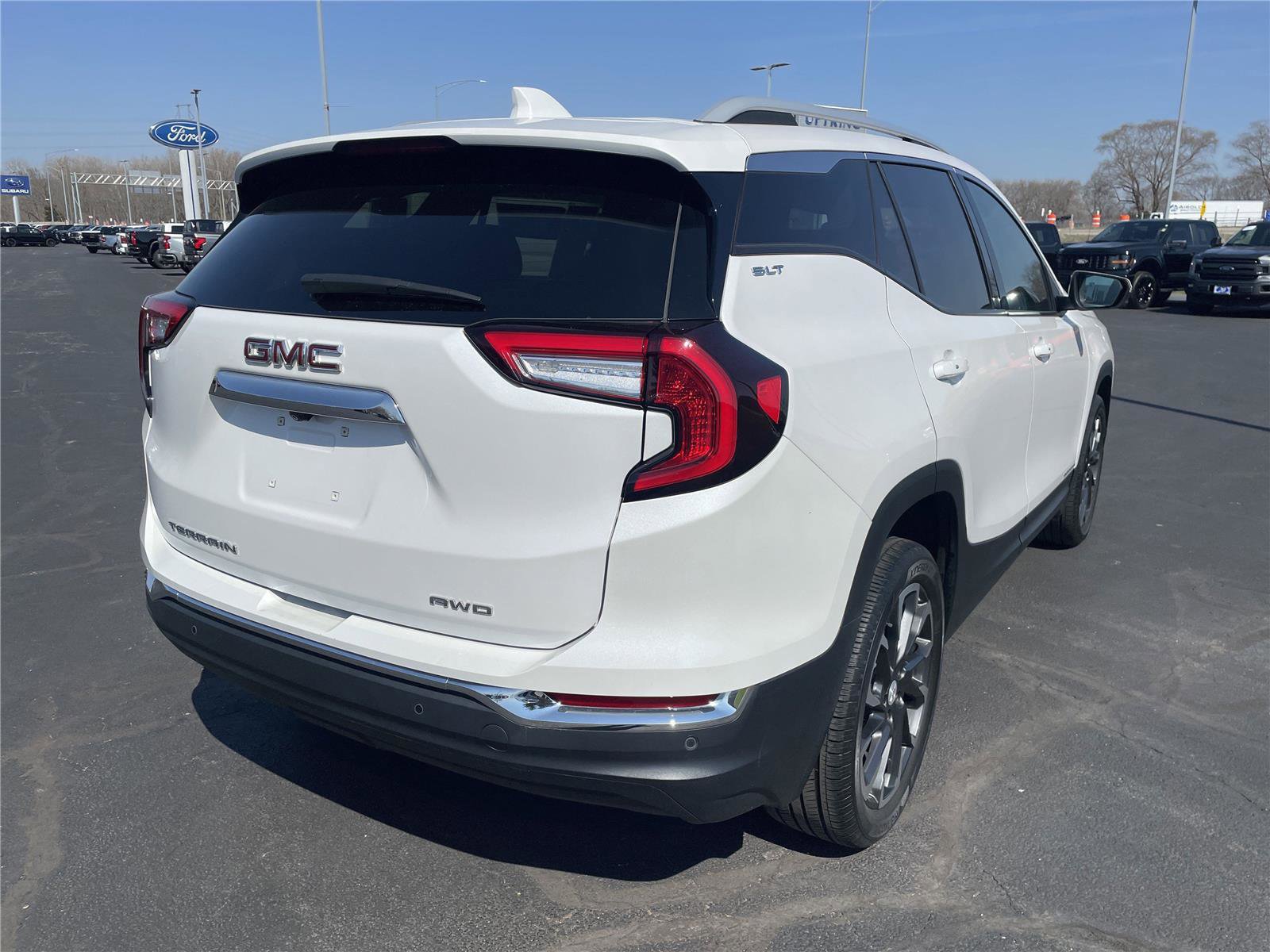 Used 2022 GMC Terrain SLT w/ Infotainment Package II AWD/4WD image 5