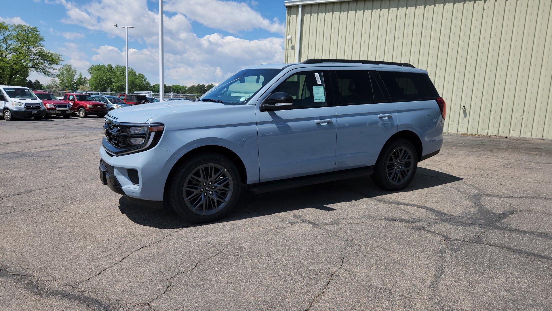 New 2026 Ford Expedition Platinum w/ Stealth Appearance Package AWD/4WD image 4
