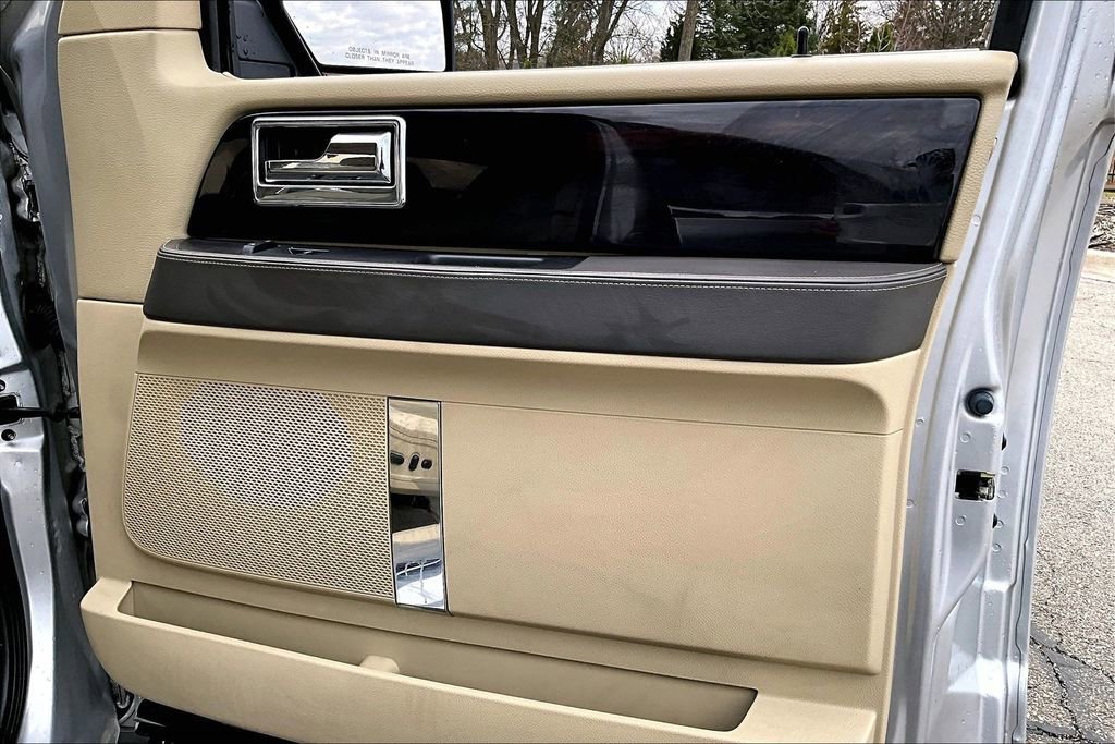 Used 2015 Lincoln Navigator 4WD w/ Equipment Group 101A Reserve image 24